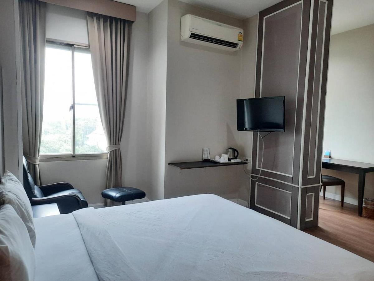J Park Hotel - Sha Extra Plus Csonburi Kültér fotó
